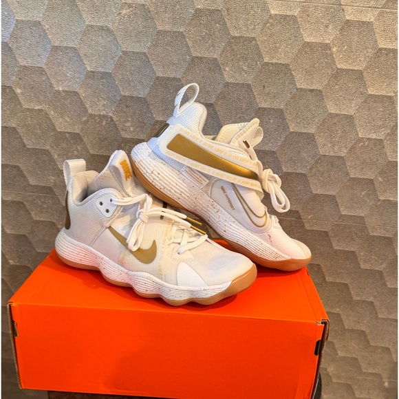Nike volleyball  React Hyperset Se White Metallic Gold/ worn 2x on VB court. - Picture 1 of 10